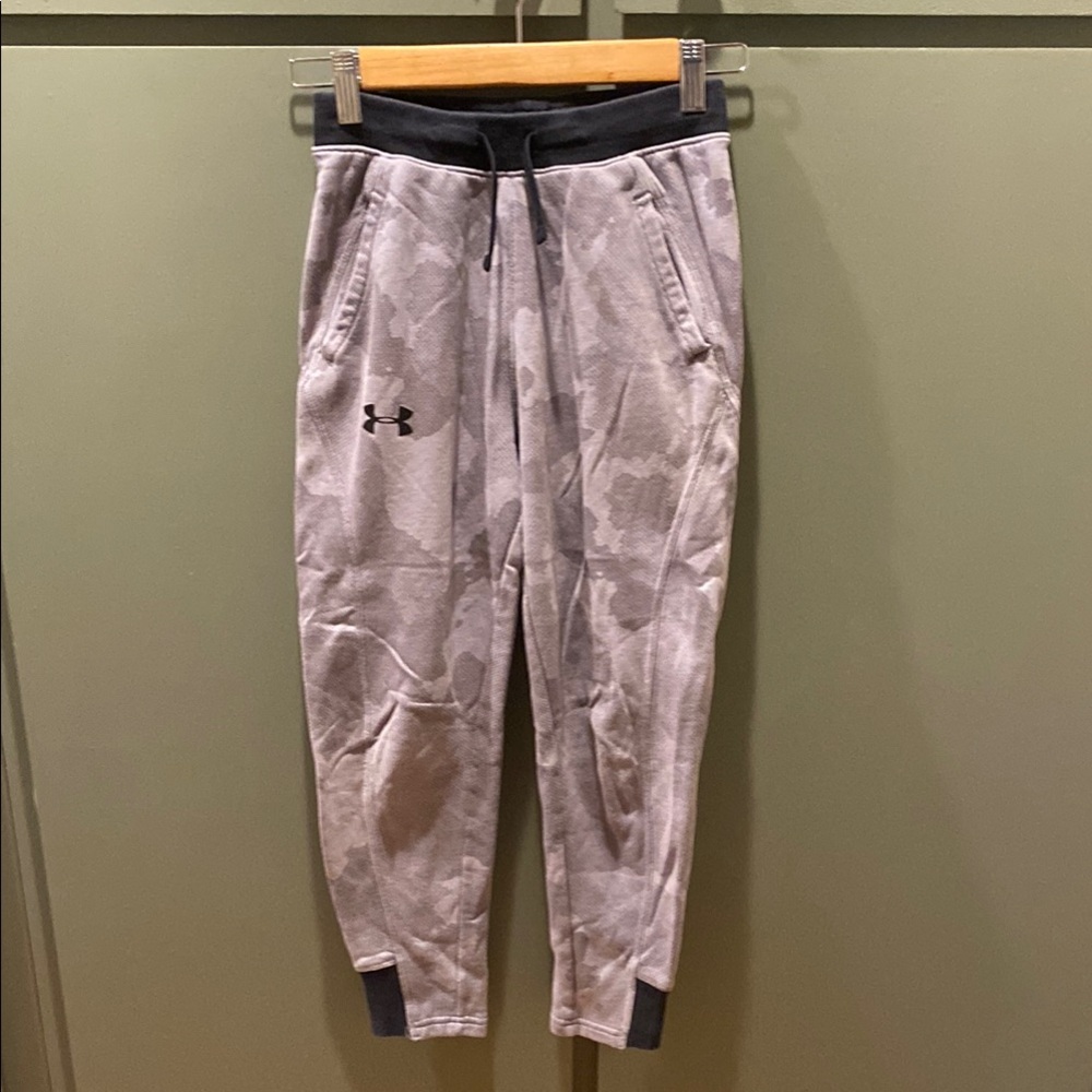 Under Armour youth medium Gray Jogger Pants